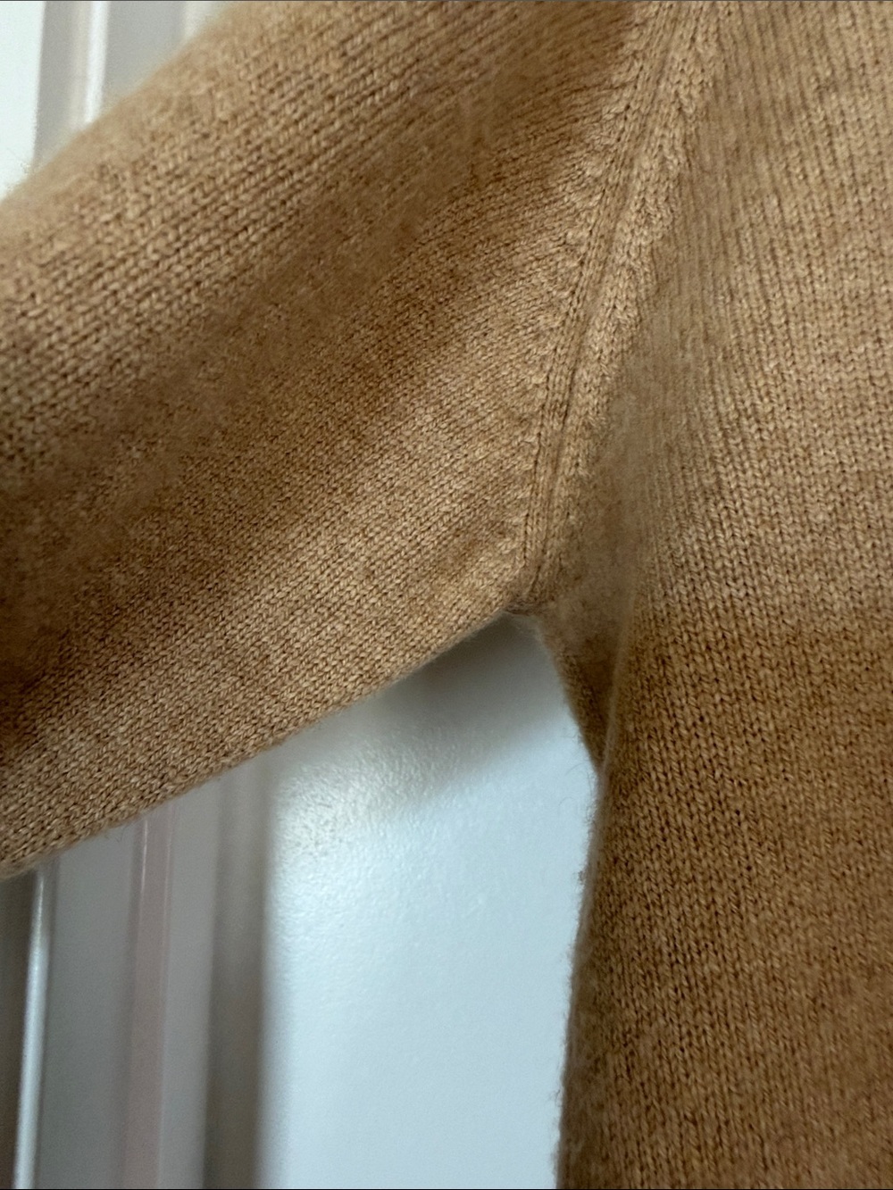 Lands' End 100% Cashmere V-Neck Sweater Camel Made in Scotland Men M / Women L - Picture 3 of 4